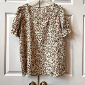 BEIGE WITH ROSES PULLOVER SHORT SLEEVE BLOUSE SIZE LARGE